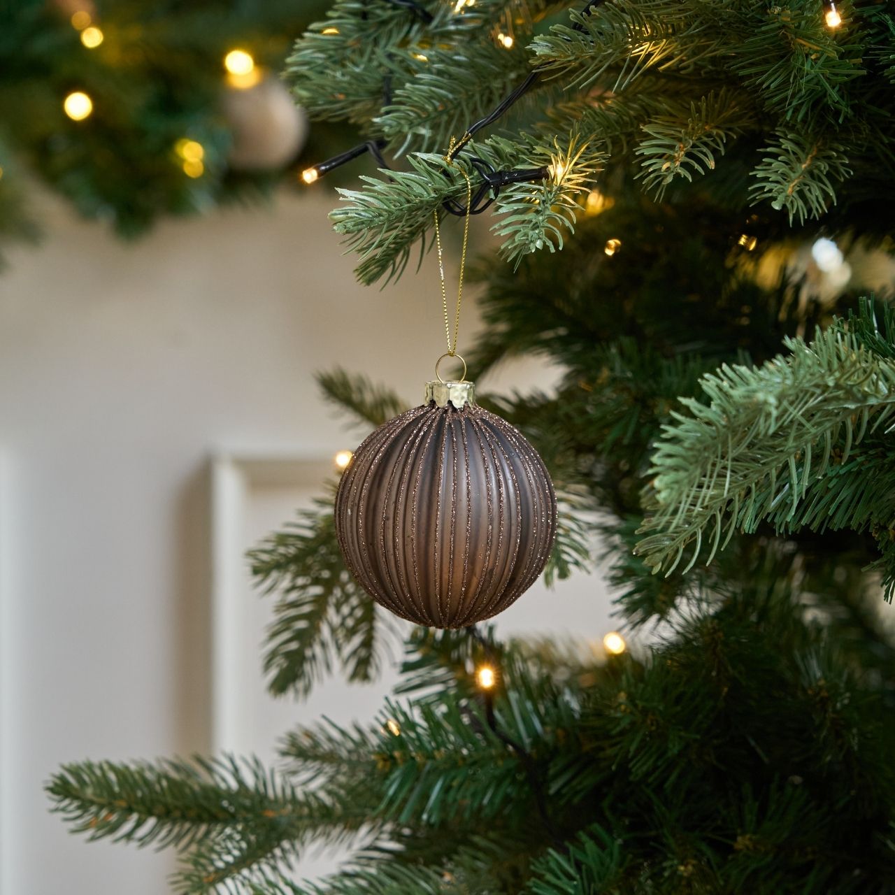 4 Stk. Christbaumkugeln mit vertikalen Streifen
